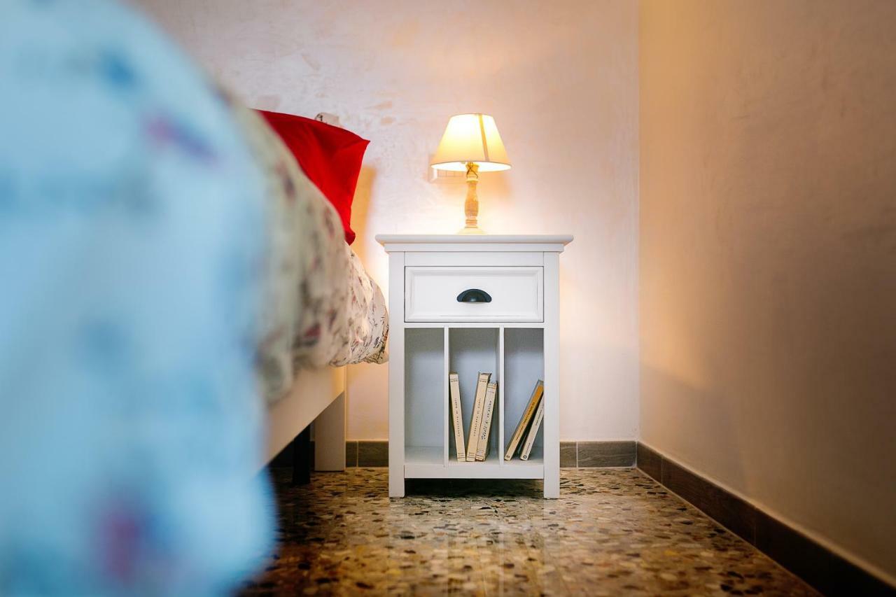 ヴィーコ・エクエンセ Vicoletto Dell'Aria Bed & Breakfast エクステリア 写真