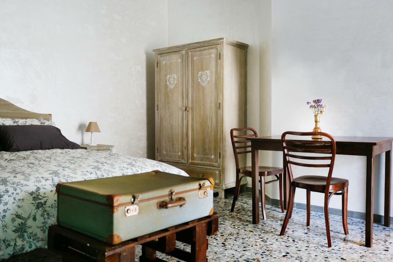 ヴィーコ・エクエンセ Vicoletto Dell'Aria Bed & Breakfast エクステリア 写真
